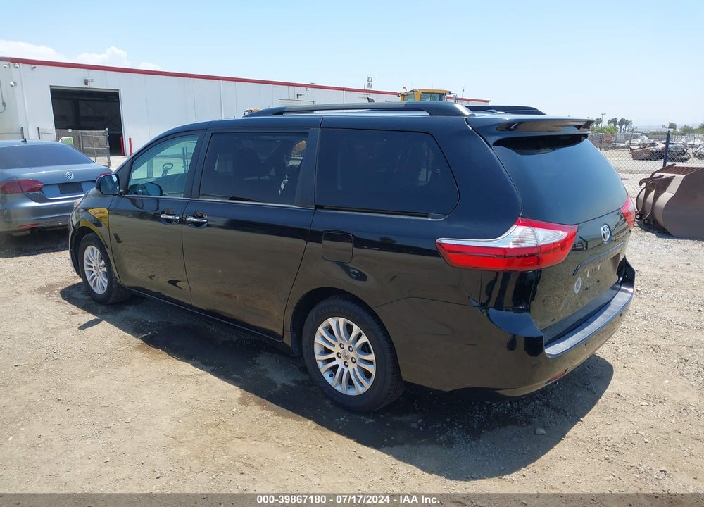 2017 TOYOTA SIENNA XLE 8 PASSENGER VIN: 5TDYZ3DC4HS835462