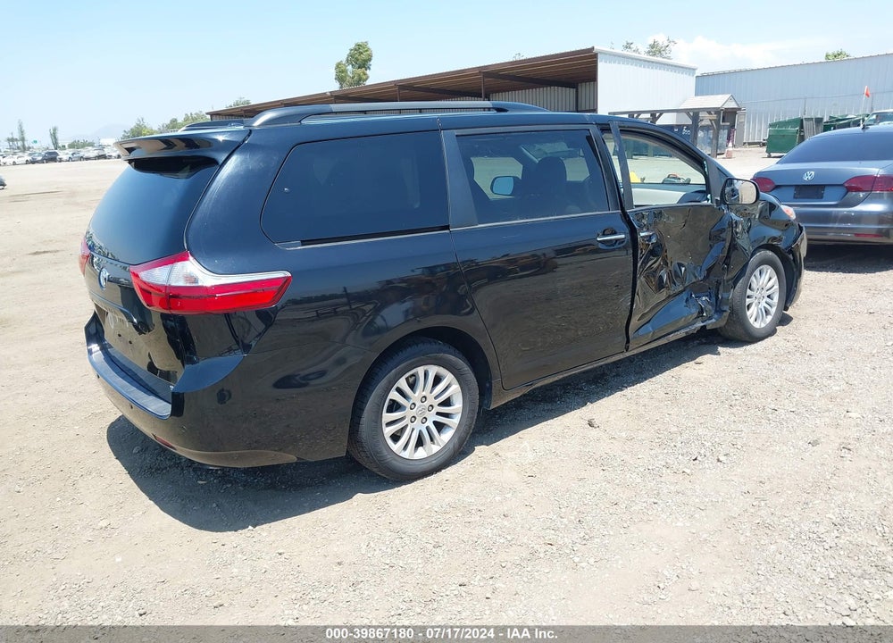 2017 TOYOTA SIENNA XLE 8 PASSENGER VIN: 5TDYZ3DC4HS835462
