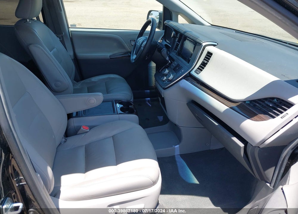 2017 TOYOTA SIENNA XLE 8 PASSENGER VIN: 5TDYZ3DC4HS835462