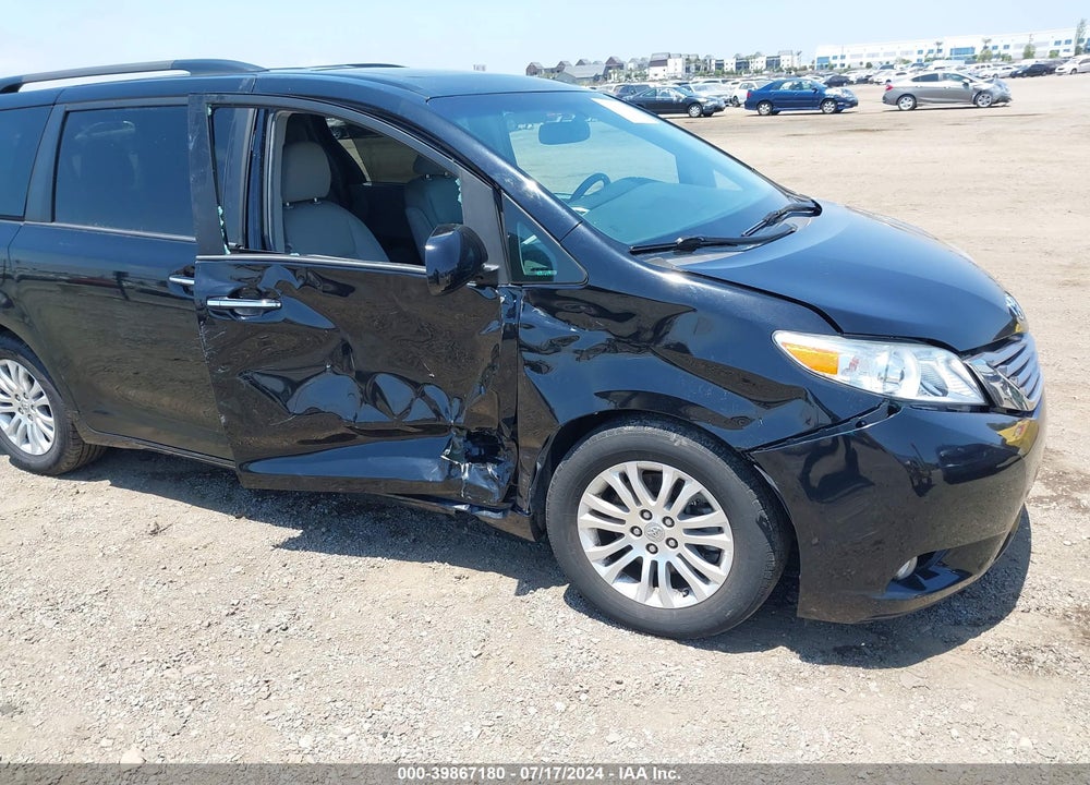 2017 TOYOTA SIENNA XLE 8 PASSENGER VIN: 5TDYZ3DC4HS835462