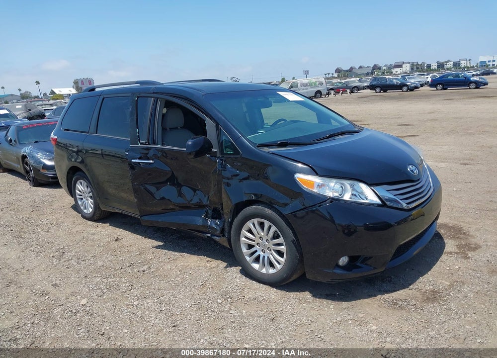 2017 TOYOTA SIENNA XLE 8 PASSENGER VIN: 5TDYZ3DC4HS835462