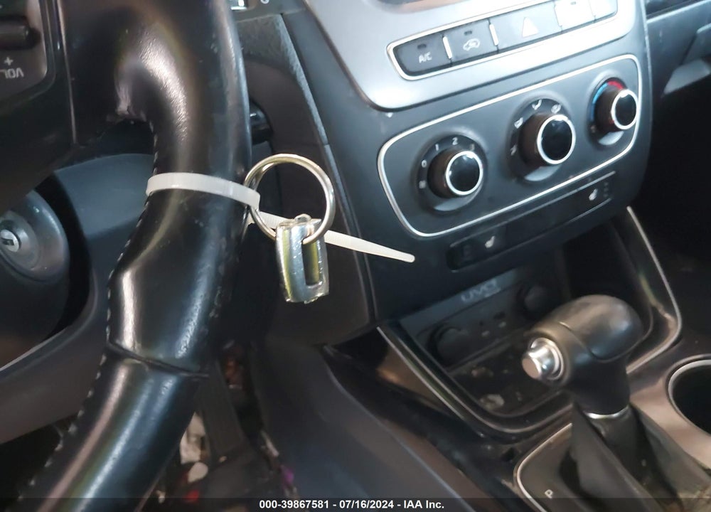 2014 KIA SORENTO LX V6 VIN: 5XYKT4A77EG502542