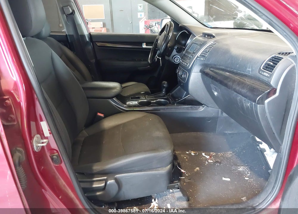 2014 KIA SORENTO LX V6 VIN: 5XYKT4A77EG502542