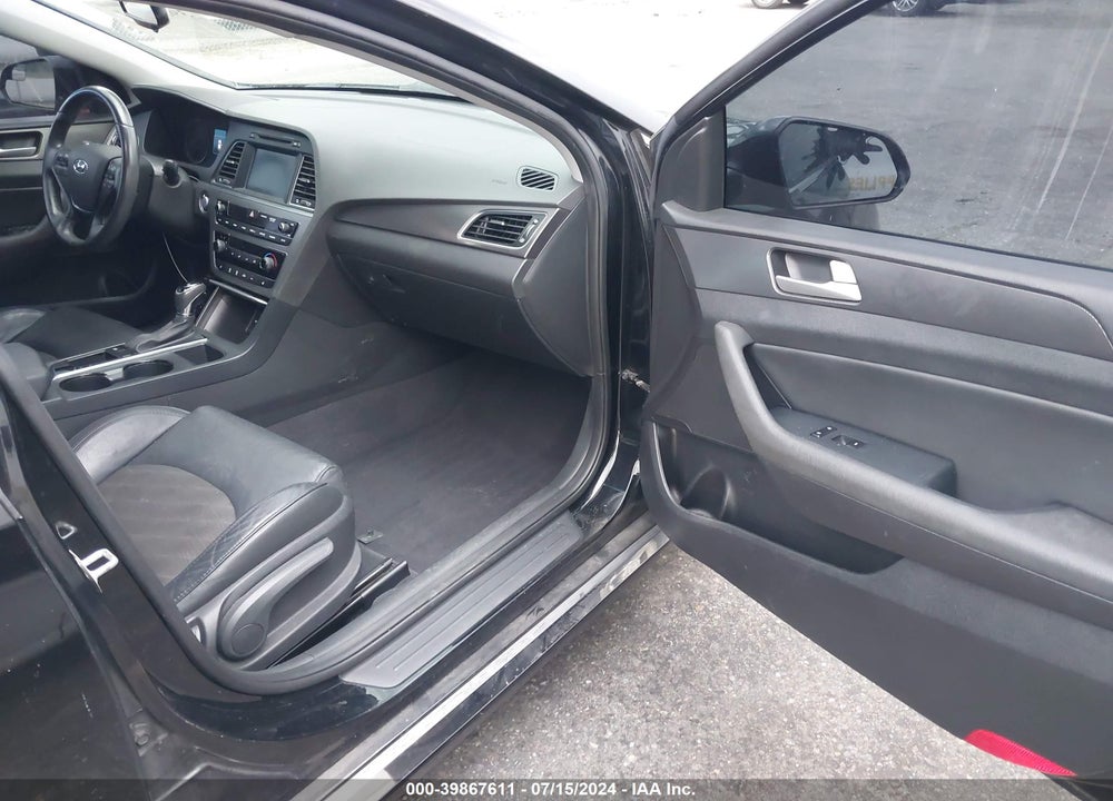 2017 HYUNDAI SONATA SPORT VIN: 5NPE34AF7HH487963