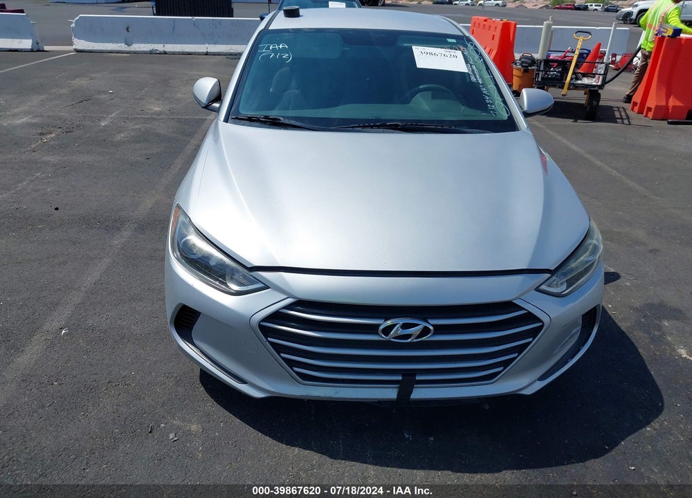 2018 HYUNDAI ELANTRA SE VIN: KMHD74LF5JU609420