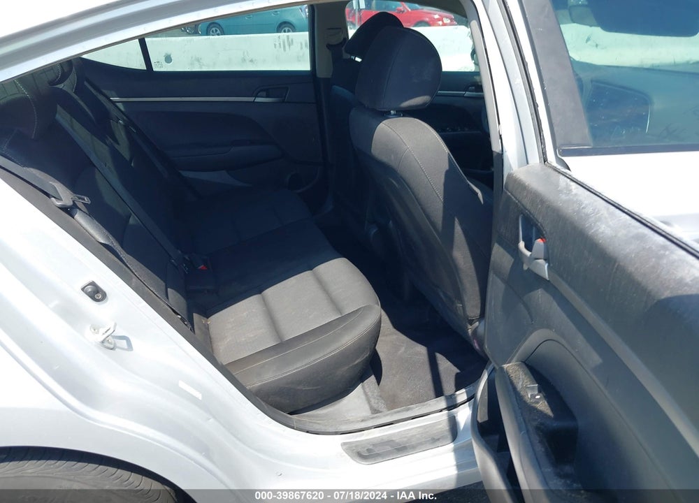 2018 HYUNDAI ELANTRA SE VIN: KMHD74LF5JU609420