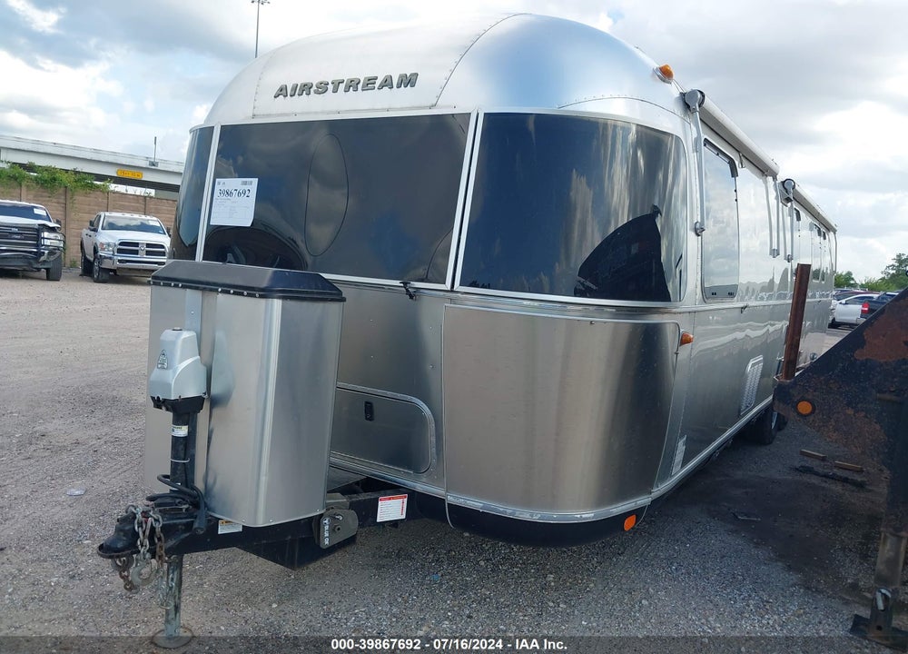 2018 AIRSTREAM CLASSIC 33 VIN: 1STVBYT25JJ539884