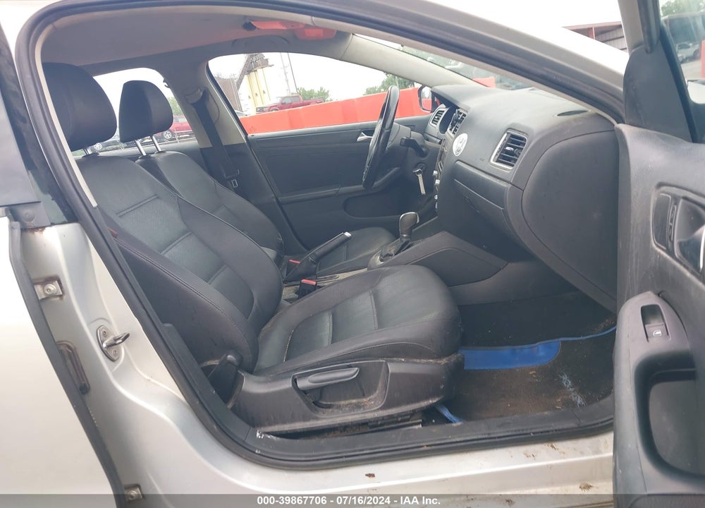 2011 VOLKSWAGEN JETTA 2.5L SE VIN: 3VWDX7AJ6BM026547