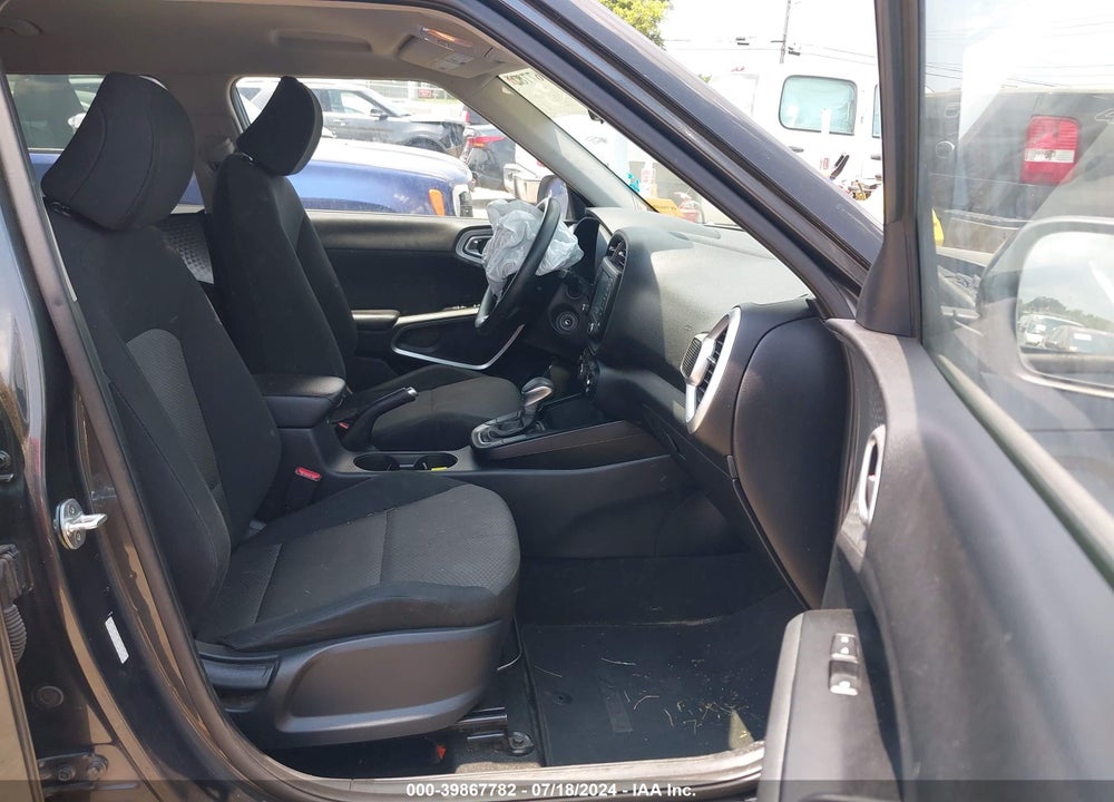2020 KIA SOUL LX VIN: KNDJ23AU5L7073538