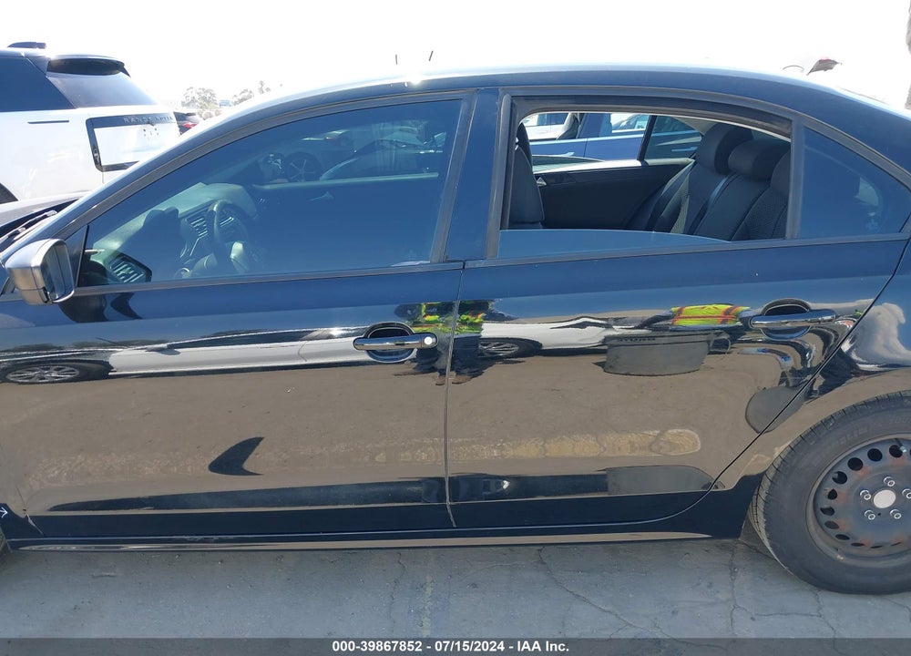 2013 VOLKSWAGEN JETTA 2.0L S VIN: 3VW2K7AJ8DM401699