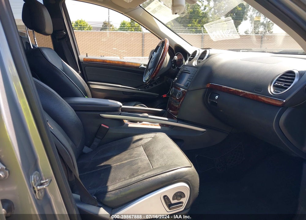 2010 MERCEDES-BENZ GL 550 4MATIC VIN: 4JGBF8GE8AA568141
