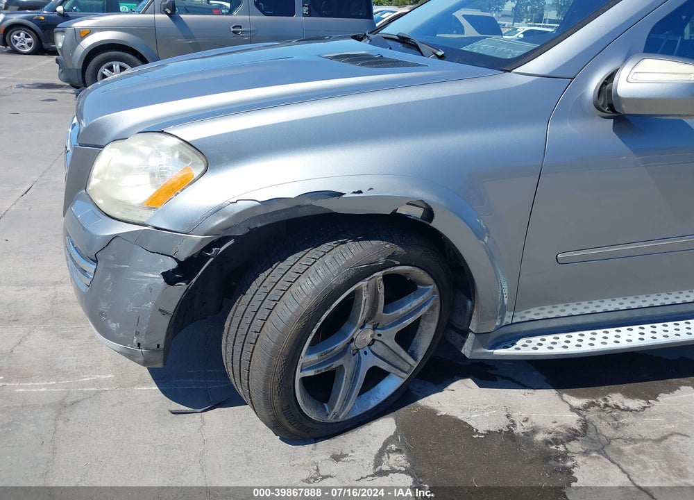 2010 MERCEDES-BENZ GL 550 4MATIC VIN: 4JGBF8GE8AA568141