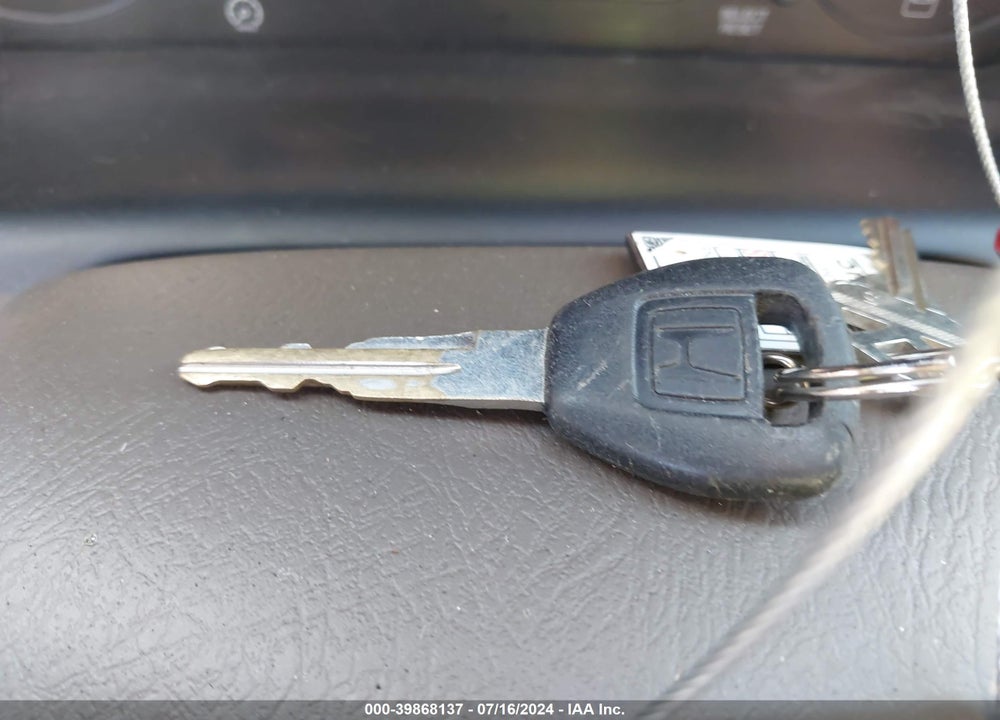 2000 HONDA ACCORD 2.3 LX VIN: JHMCG5649YC017467