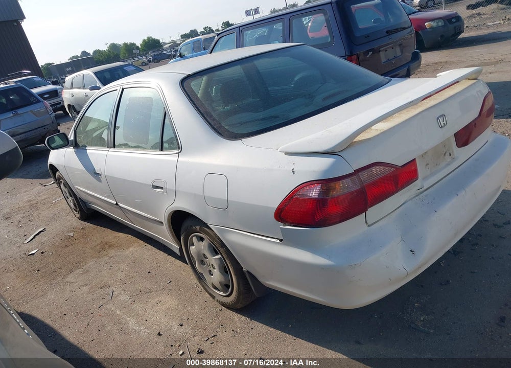 2000 HONDA ACCORD 2.3 LX VIN: JHMCG5649YC017467