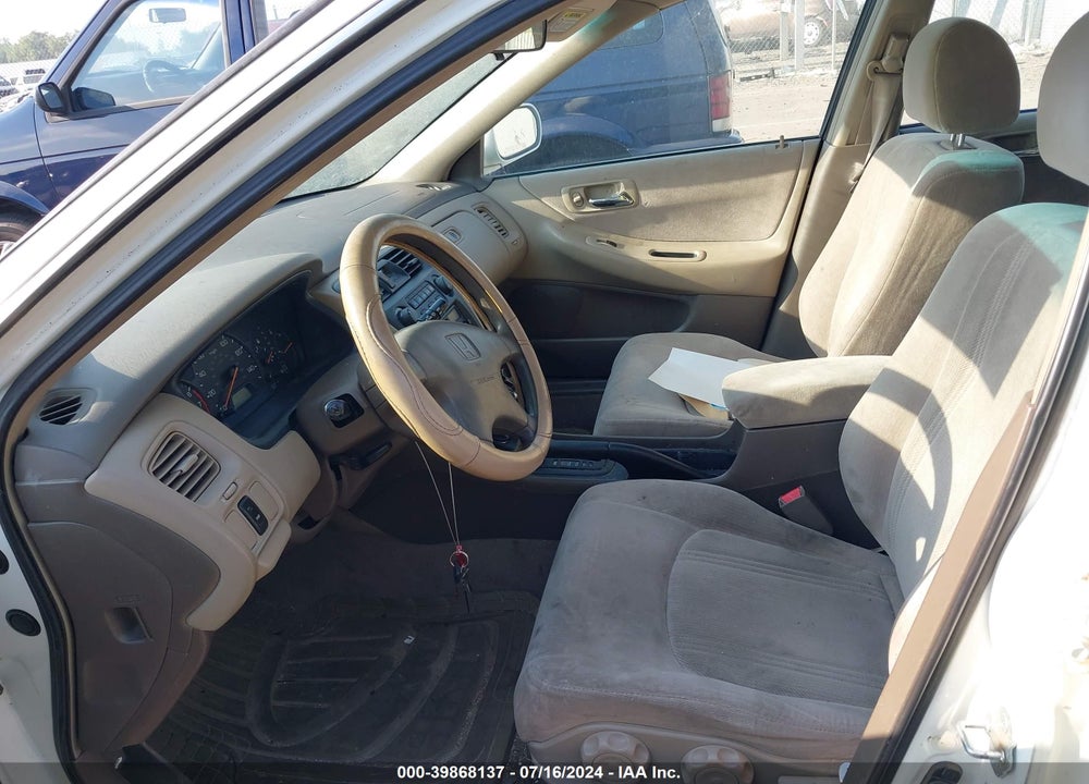 2000 HONDA ACCORD 2.3 LX VIN: JHMCG5649YC017467