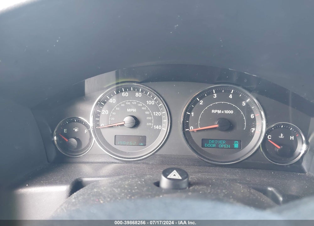 2006 JEEP COMMANDER VIN: 1J8HH48K56C358039