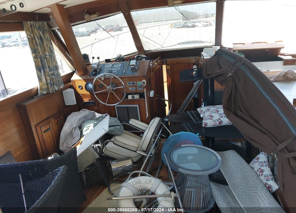 1977 EGG HARBOR CABIN CRUISER VIN: EGG33638M77H