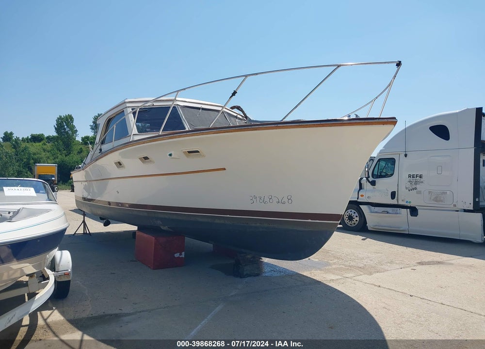 1977 EGG HARBOR CABIN CRUISER VIN: EGG33638M77H
