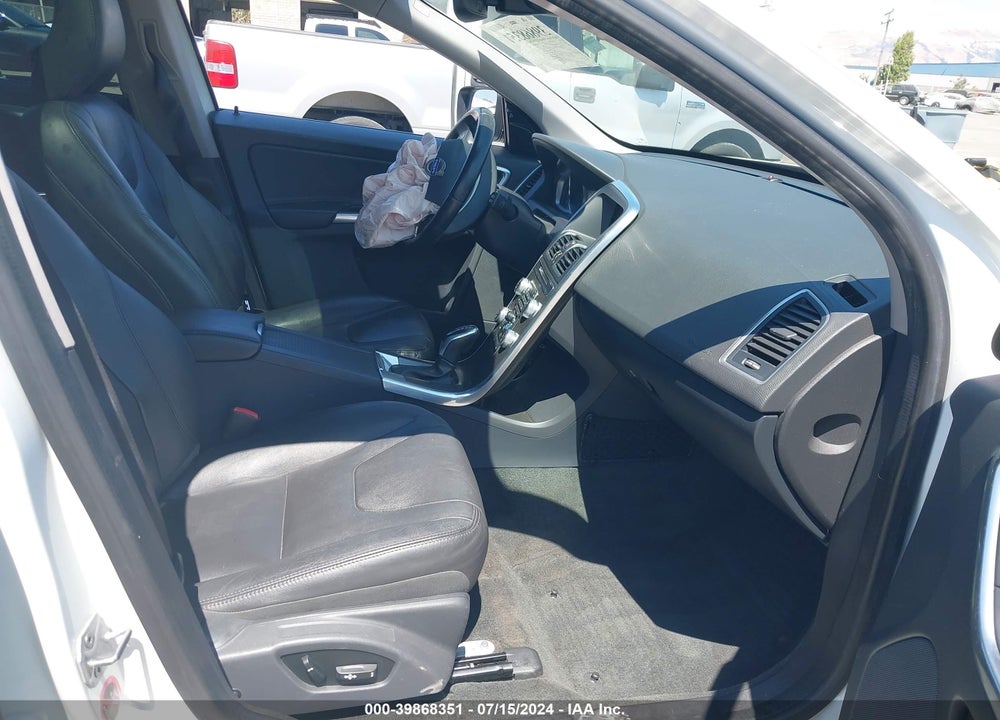 2016 VOLVO XC60 T5 PREMIER VIN: YV4612RK7G2849738