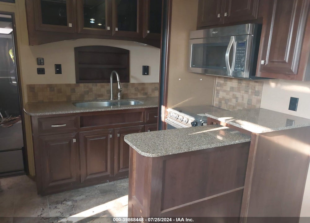2015 DUTCHMEN VOLTAGE 3970 VIN: 4YDF39736FZ990546