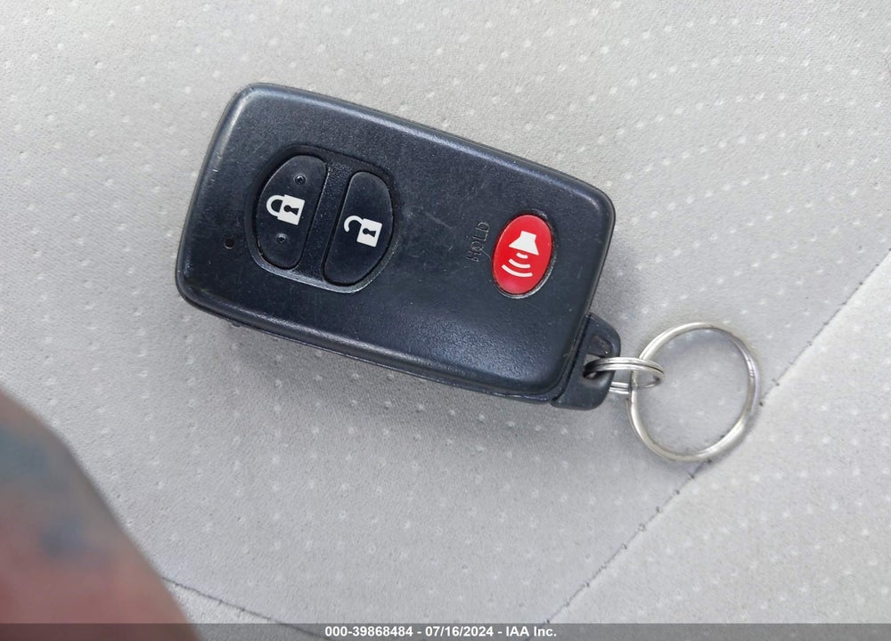 2013 TOYOTA PRIUS TWO VIN: JTDKN3DU7D5562219