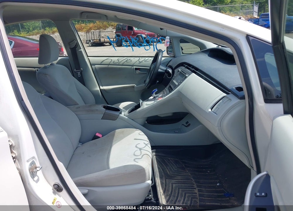 2013 TOYOTA PRIUS TWO VIN: JTDKN3DU7D5562219