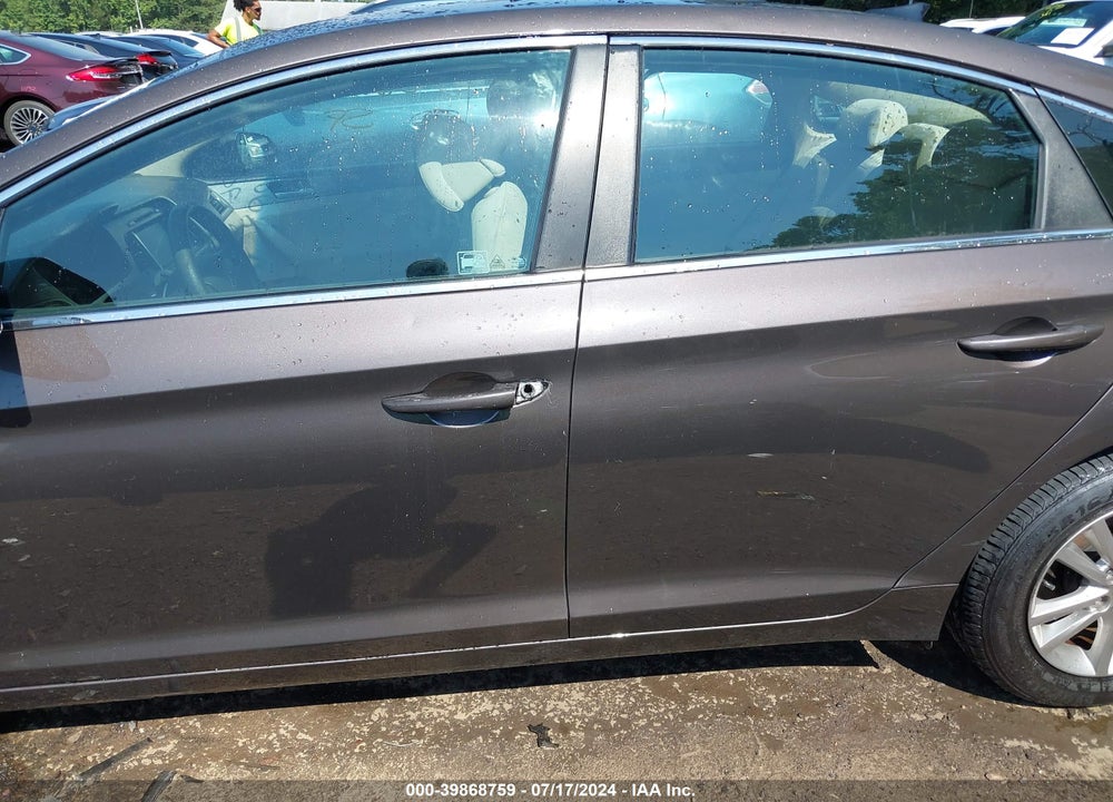 2016 HYUNDAI SONATA SE VIN: 5NPE24AF0GH286648