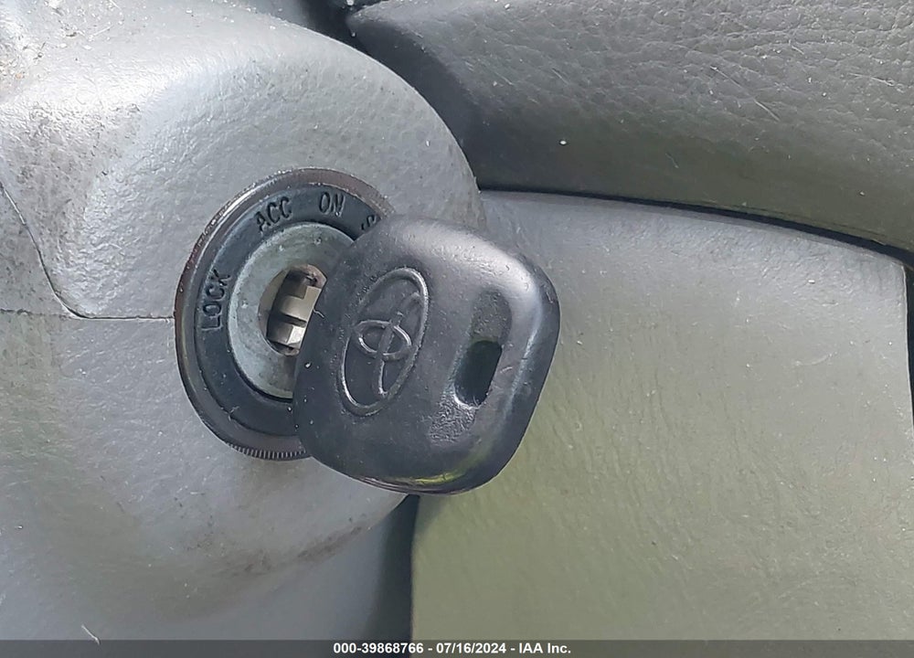 2010 TOYOTA SIENNA LE VIN: 5TDKK4CC1AS307126
