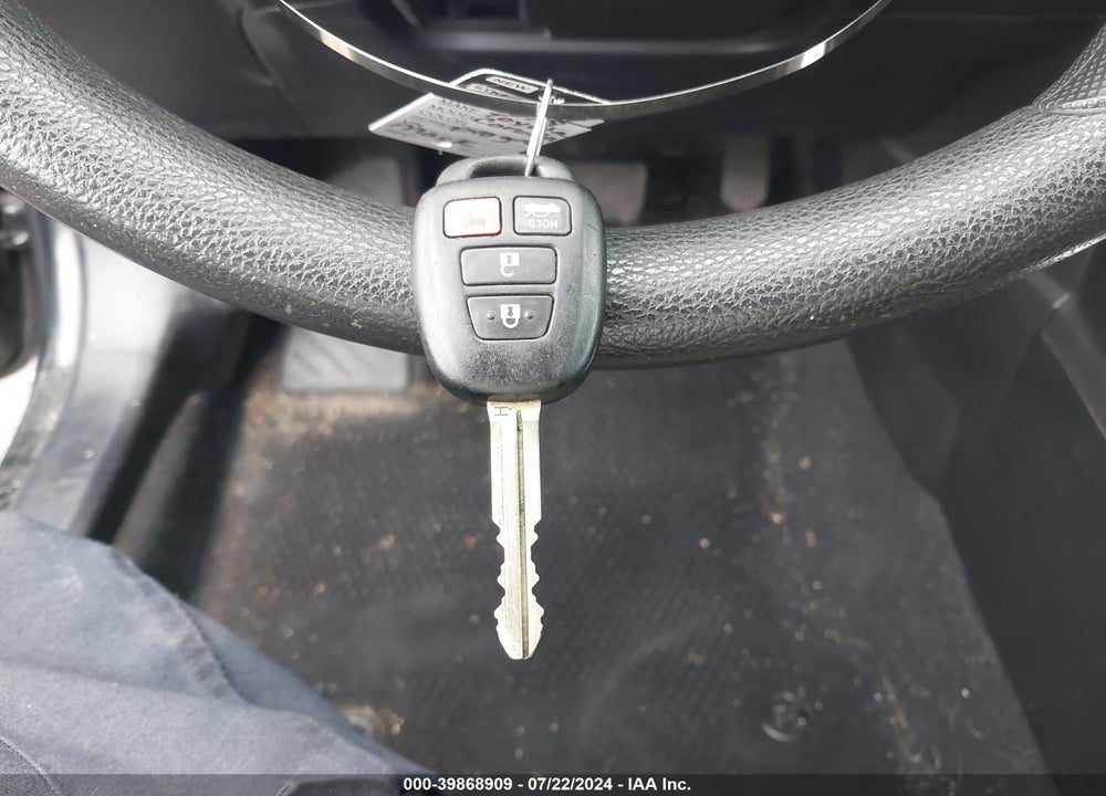 2018 TOYOTA COROLLA LE VIN: 5YFBURHE9JP767239
