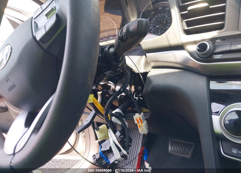 2019 HYUNDAI ELANTRA SE VIN: 5NPD74LF3KH496843