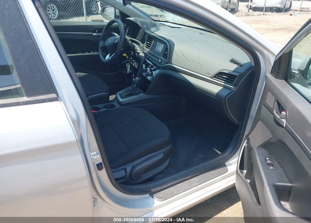 2019 HYUNDAI ELANTRA SE VIN: 5NPD74LF3KH496843