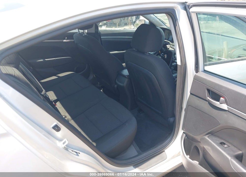 2019 HYUNDAI ELANTRA SE VIN: 5NPD74LF3KH496843