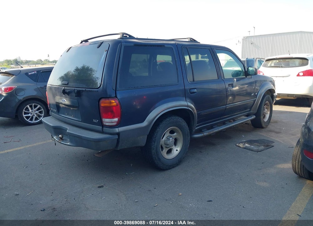 2000 FORD EXPLORER XLT VIN: 1FMZU83P8YZB03785
