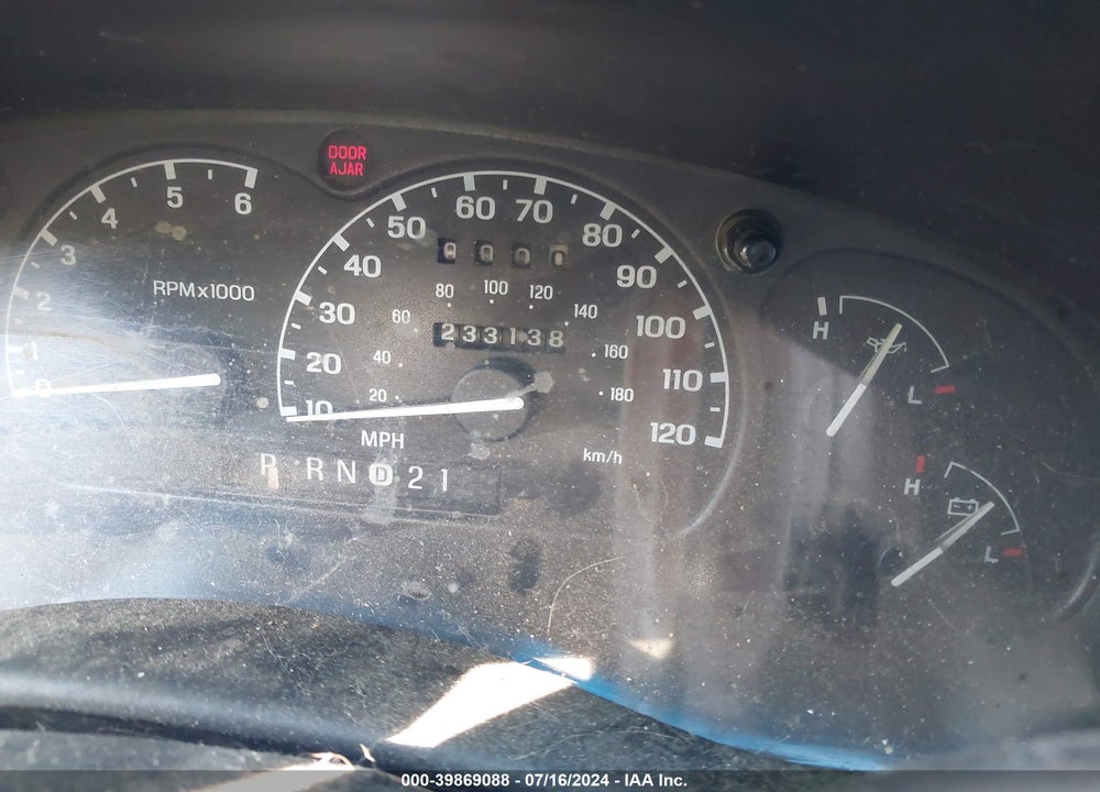 2000 FORD EXPLORER XLT VIN: 1FMZU83P8YZB03785