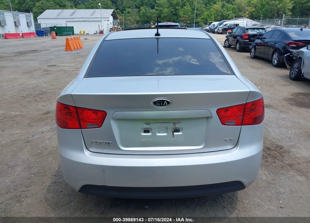 2011 KIA FORTE EX VIN: KNAFU4A29B5390766