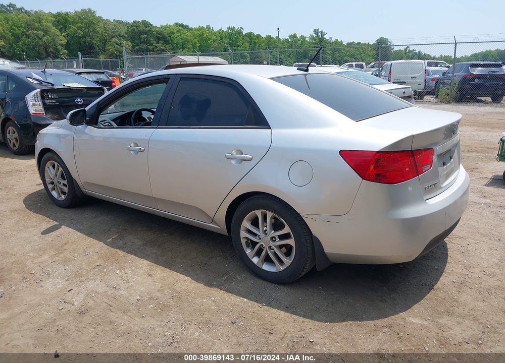 2011 KIA FORTE EX VIN: KNAFU4A29B5390766