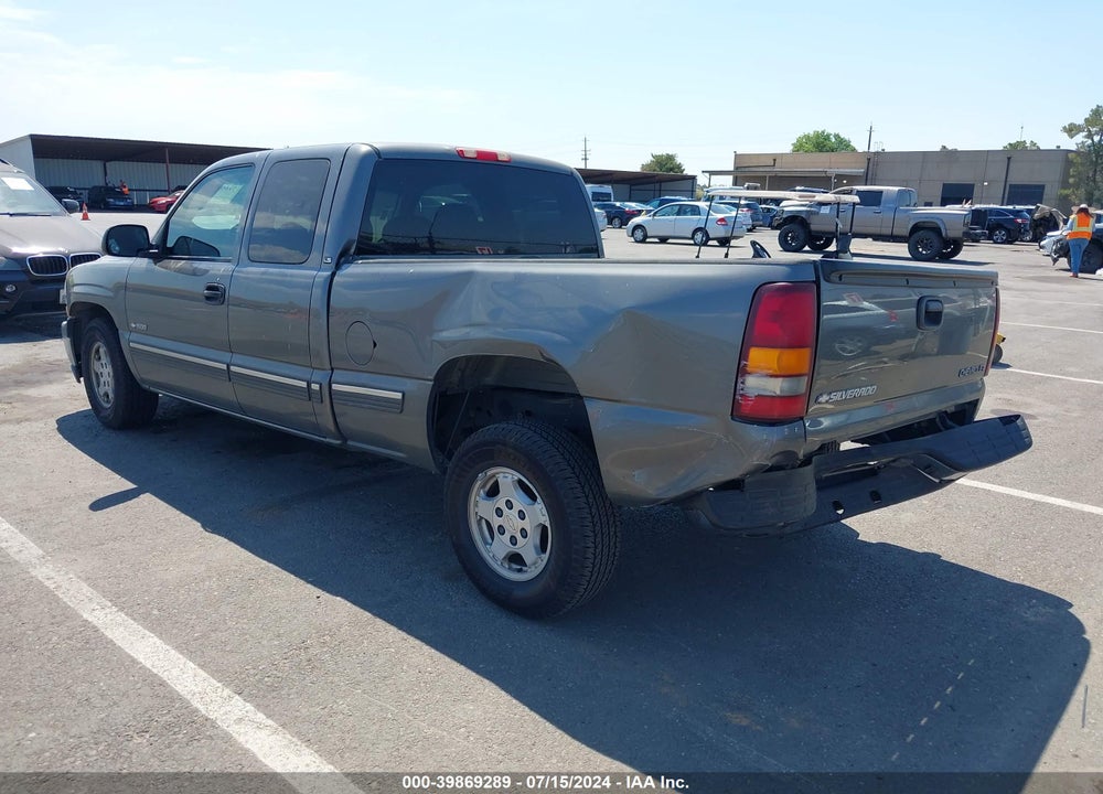 2002 CHEVROLET SILVERADO 1500 LS VIN: 2GCEC19V521232442