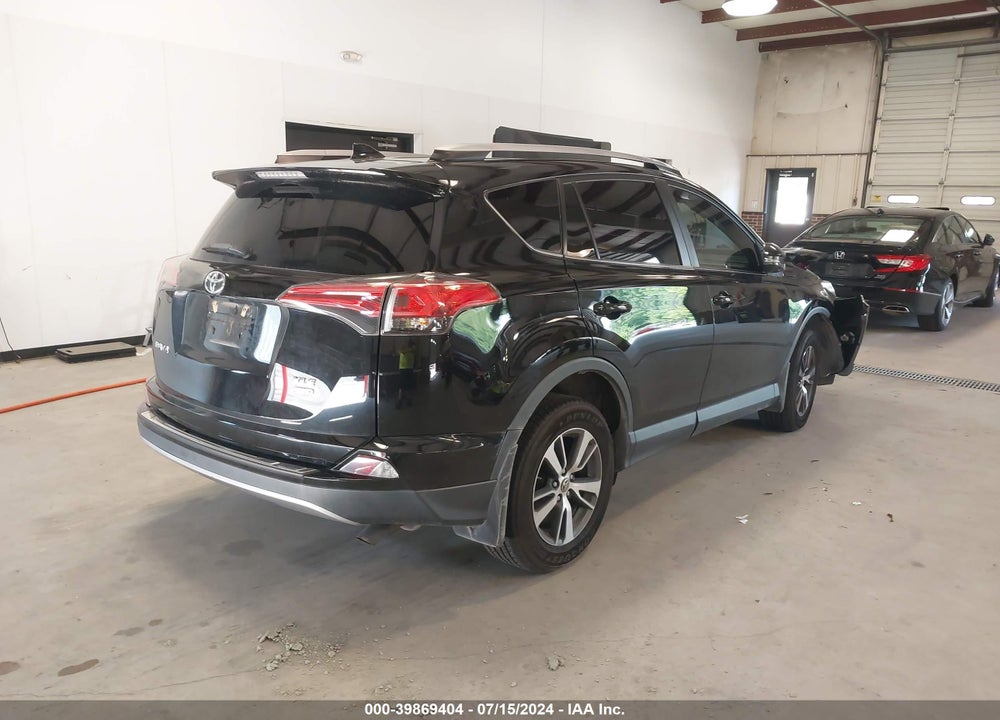 2017 TOYOTA RAV4 XLE VIN: 2T3RFREV1HW665740