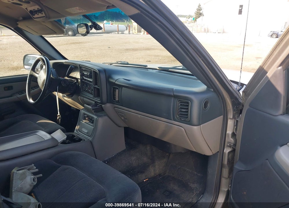 2000 CHEVROLET TAHOE ALL NEW LS VIN: 1GNEK13T8YJ135624