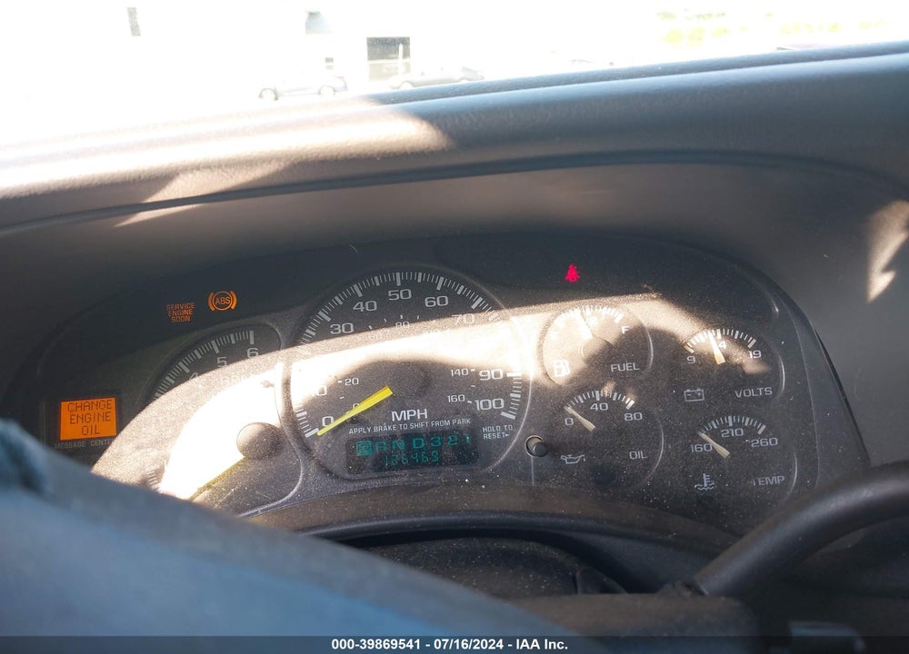 2000 CHEVROLET TAHOE ALL NEW LS VIN: 1GNEK13T8YJ135624