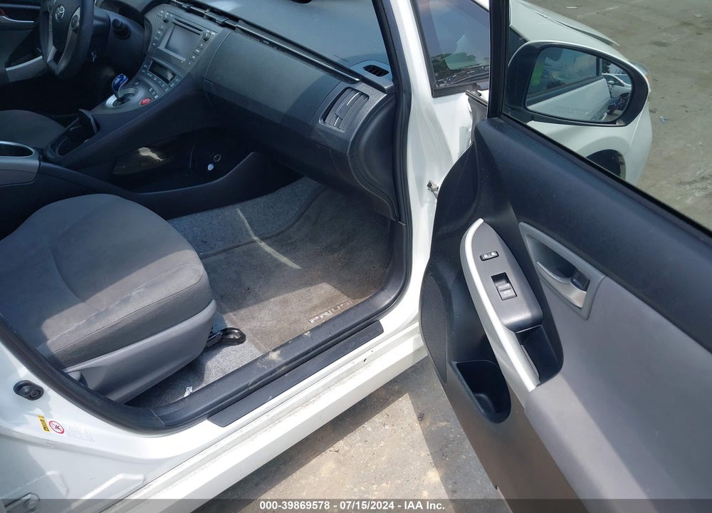 2015 TOYOTA PRIUS TWO VIN: JTDKN3DU3F1926548