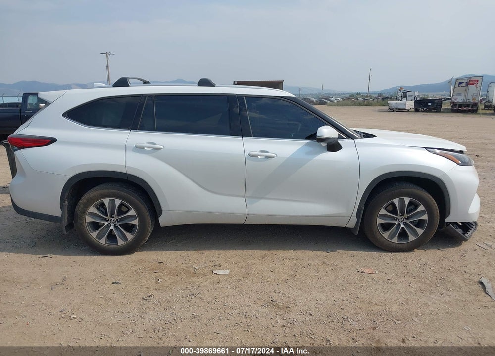 2022 TOYOTA HIGHLANDER XLE VIN: 5TDGZRBH2NS237718