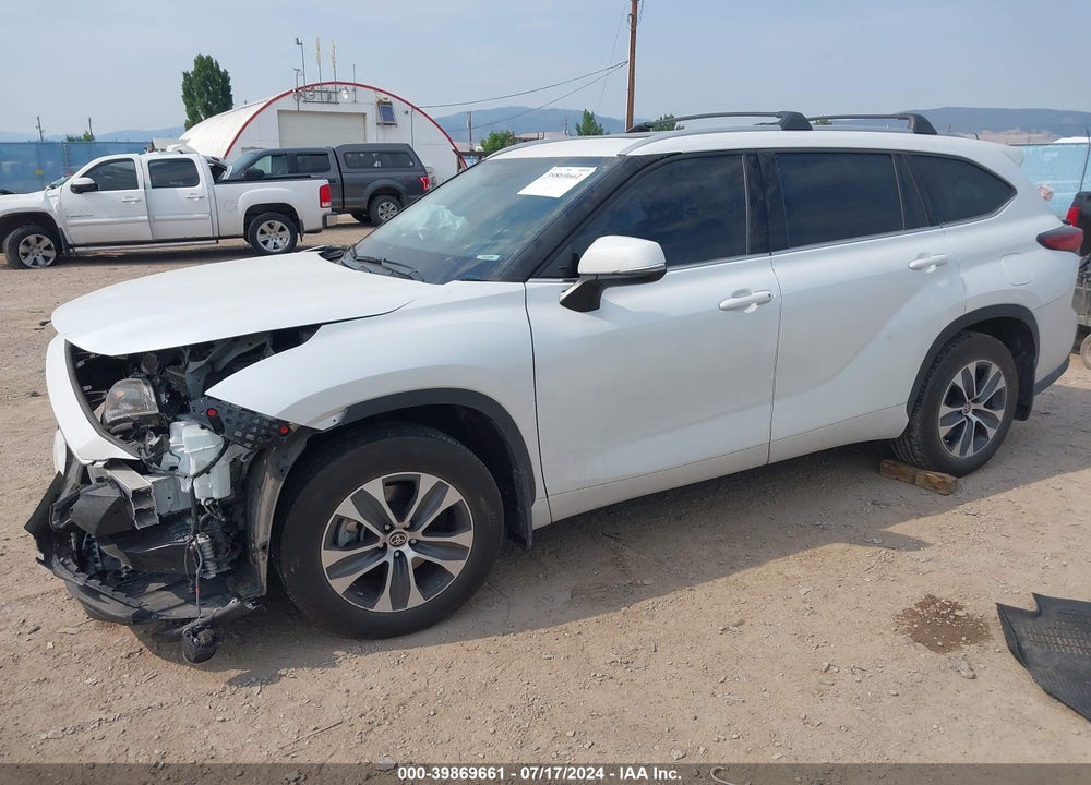 2022 TOYOTA HIGHLANDER XLE VIN: 5TDGZRBH2NS237718