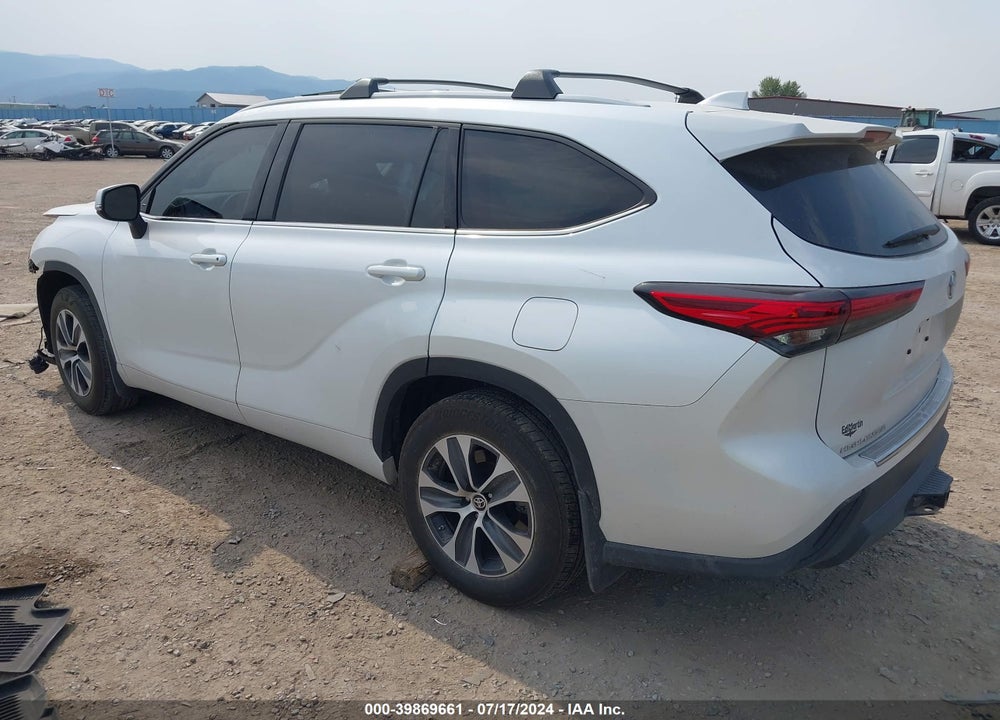 2022 TOYOTA HIGHLANDER XLE VIN: 5TDGZRBH2NS237718
