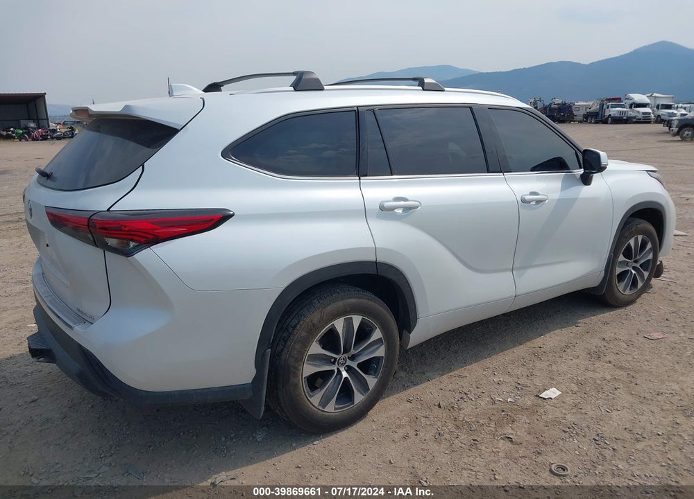 2022 TOYOTA HIGHLANDER XLE VIN: 5TDGZRBH2NS237718