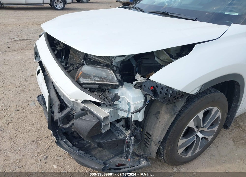 2022 TOYOTA HIGHLANDER XLE VIN: 5TDGZRBH2NS237718