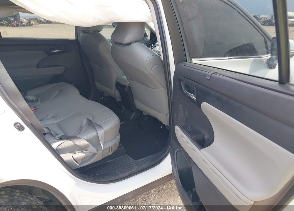 2022 TOYOTA HIGHLANDER XLE VIN: 5TDGZRBH2NS237718