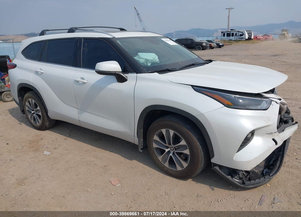 2022 TOYOTA HIGHLANDER XLE VIN: 5TDGZRBH2NS237718