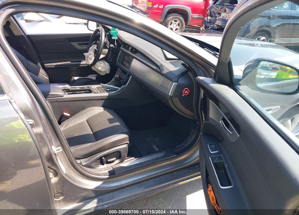 2018 JAGUAR XF 25T PREMIUM VIN: SAJBJ4FX3JCY55780