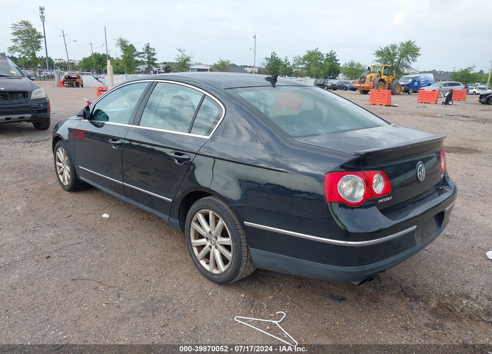 2010 VOLKSWAGEN PASSAT KOMFORT VIN: WVWJK7AN5AE163507